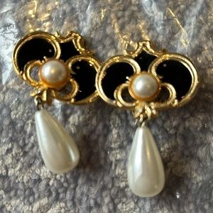 Vintage “Craft” brand mid 80s statement earrings with drop pearl